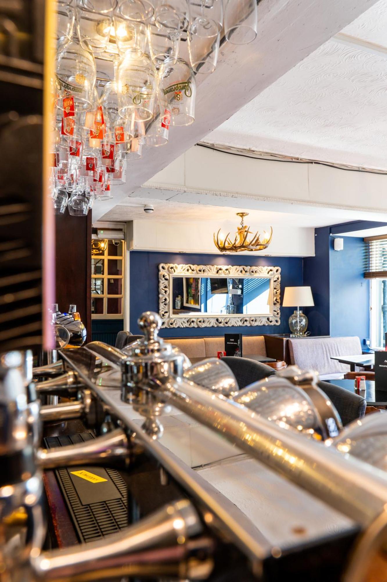 צ'פסטו The Beaufort Hotel מראה חיצוני תמונה